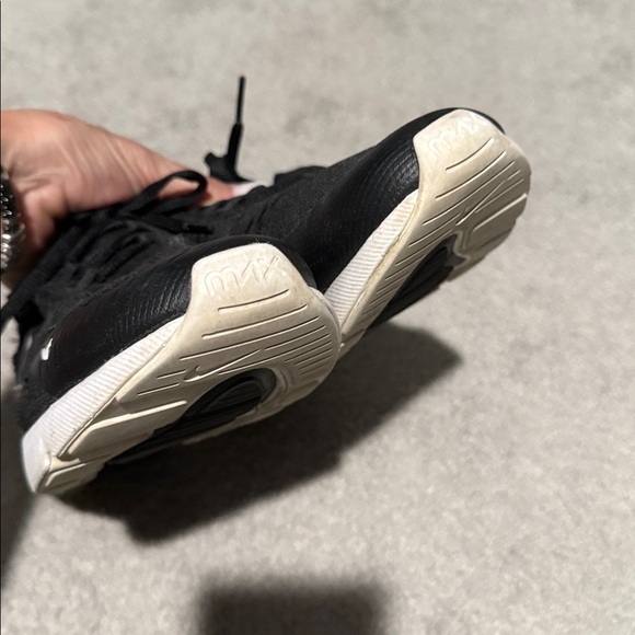 Nike Air Max 270 Black and White Women’s Sneakers - Picture 5 of 5